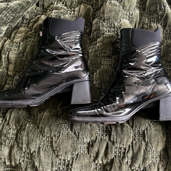 Aquatalia weatherproof patent boots size 7 1/2. Made in Italy. - Picture 3 of 9